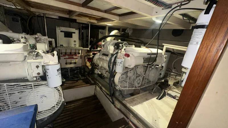 The Dog House Yacht Photos Pics 