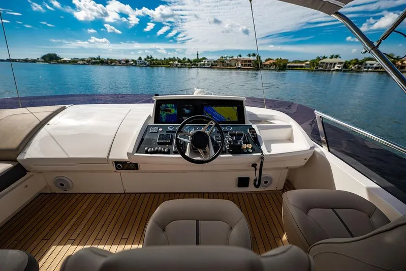  Yacht Photos Pics Princess 65 - Flybridge Helm