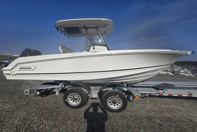 Boston Whaler 230 Outrage