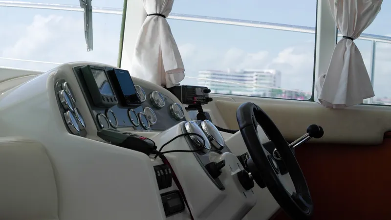 El Cano II Yacht Photos Pics 