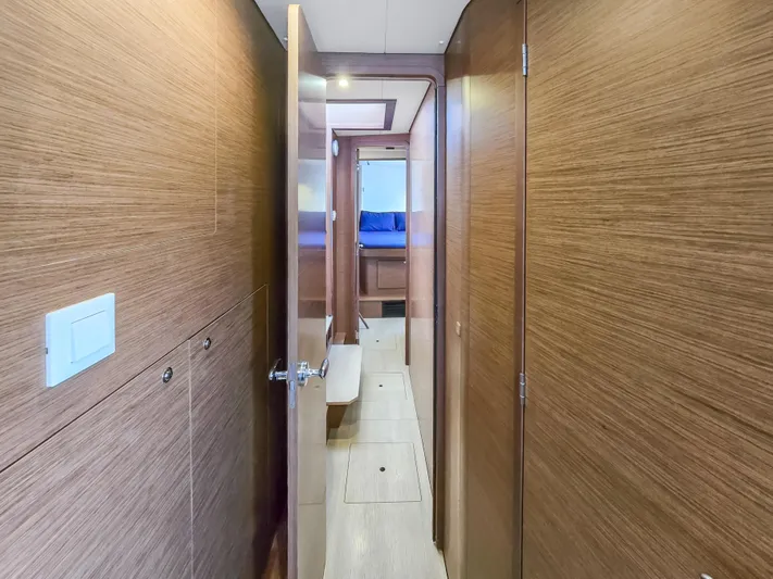 Le Tigre Yacht Photos Pics 