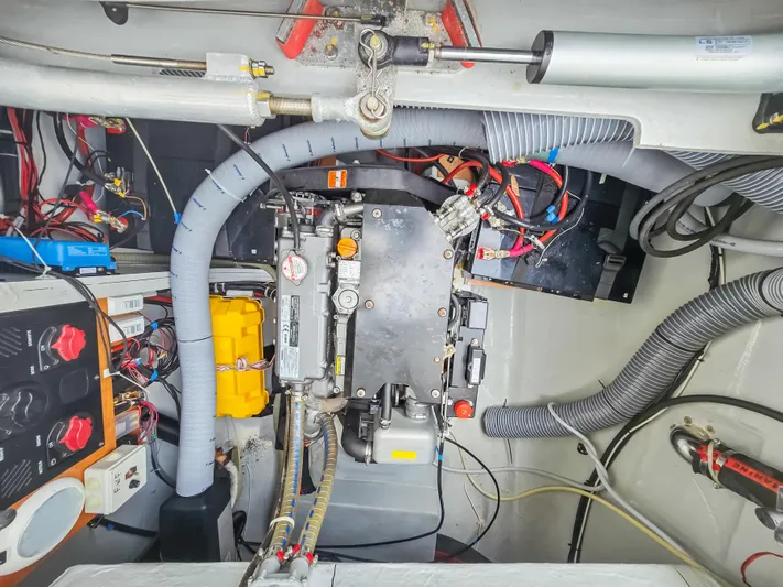 Le Tigre Yacht Photos Pics 