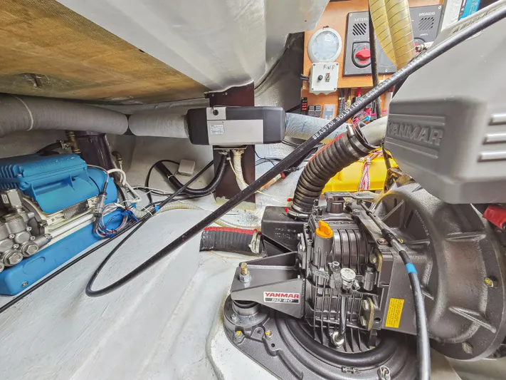 Le Tigre Yacht Photos Pics 