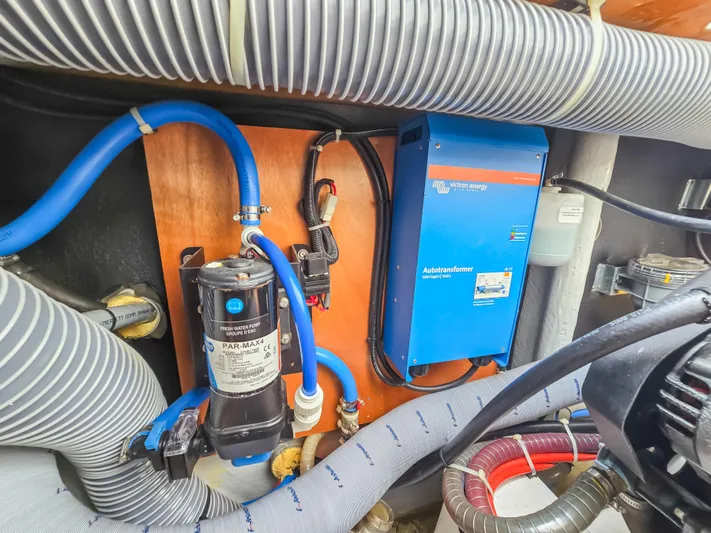 Le Tigre Yacht Photos Pics 