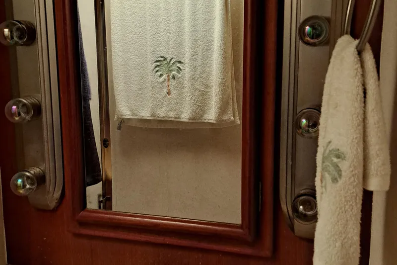 Jen & Tonic Yacht Photos Pics 1986 Post Sportfisher bathroom mirror with palm tree towels.