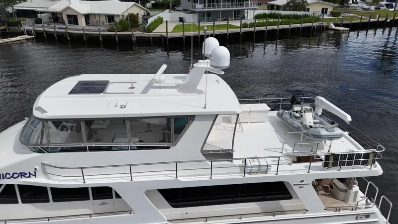 Unicorn Yacht Photos Pics Luxury yacht Hampton 658l Endurance 2020 docked by waterfront homes.