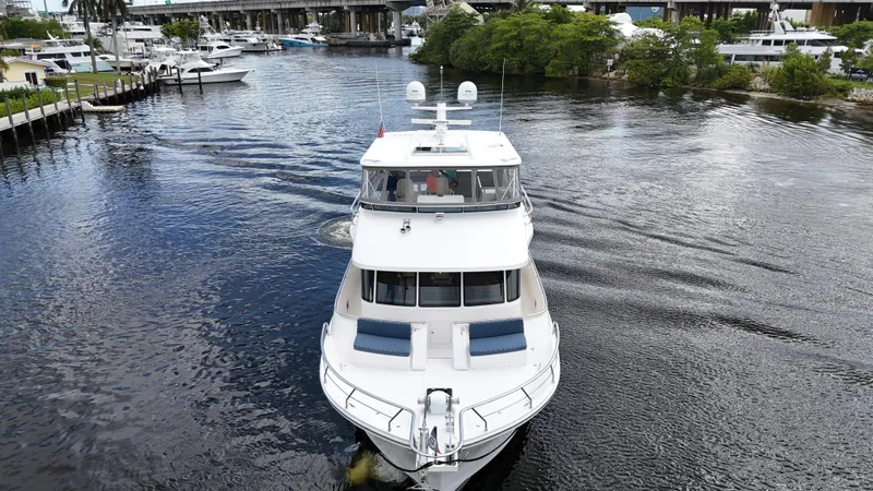 Unicorn Yacht Photos Pics 2020 Hampton 658l Endurance yacht cruising on a scenic waterway.