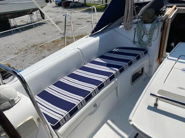 Sapphire Yacht Photos Pics Beneteau Oceanis 40 sailboat deck with striped cushions, 2009 model.