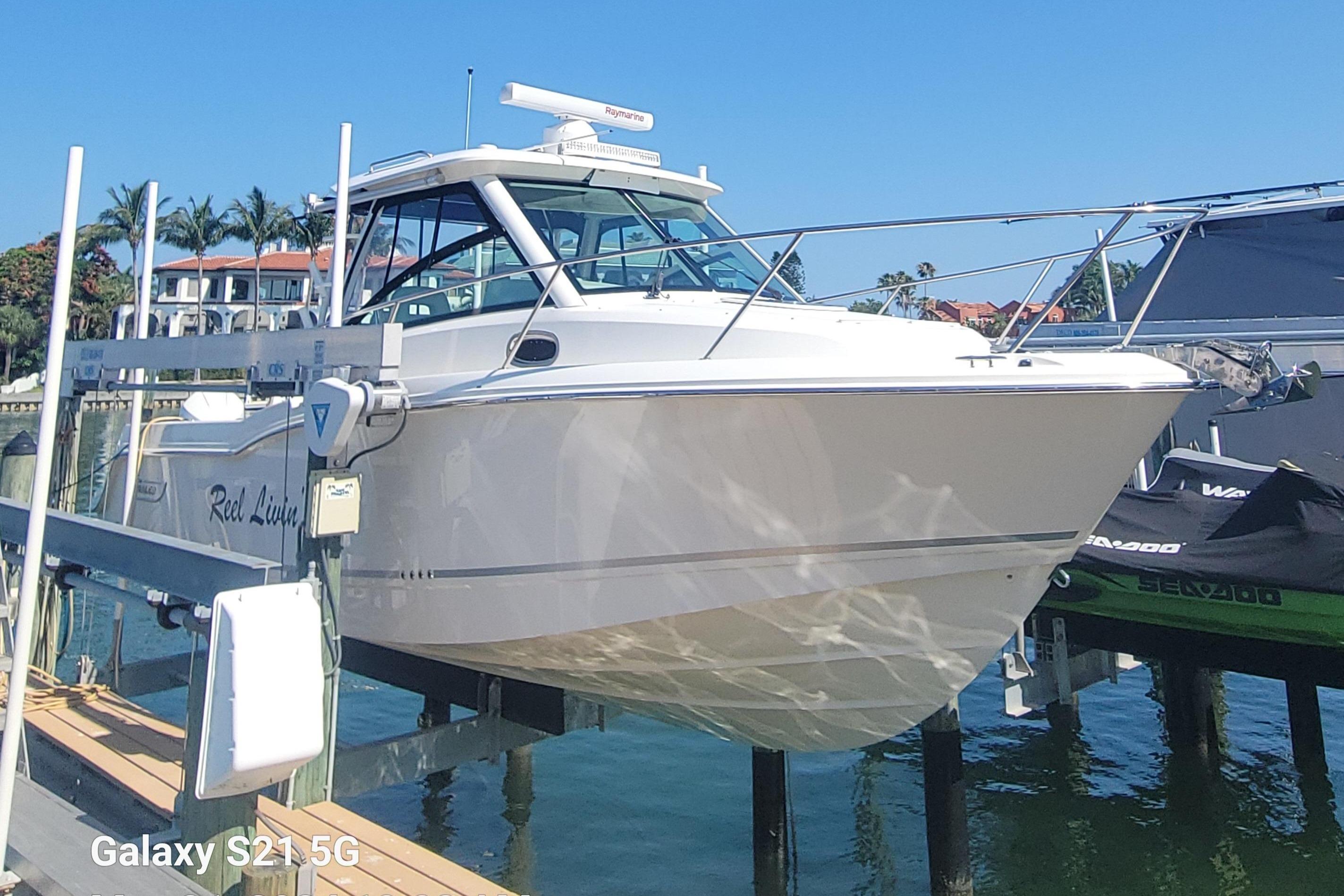 2021 Boston Whaler 285 Conquest Walkaround for sale - YachtWorld