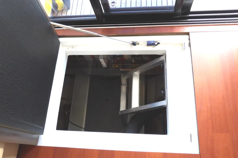 Indigo Yacht Photos Pics 