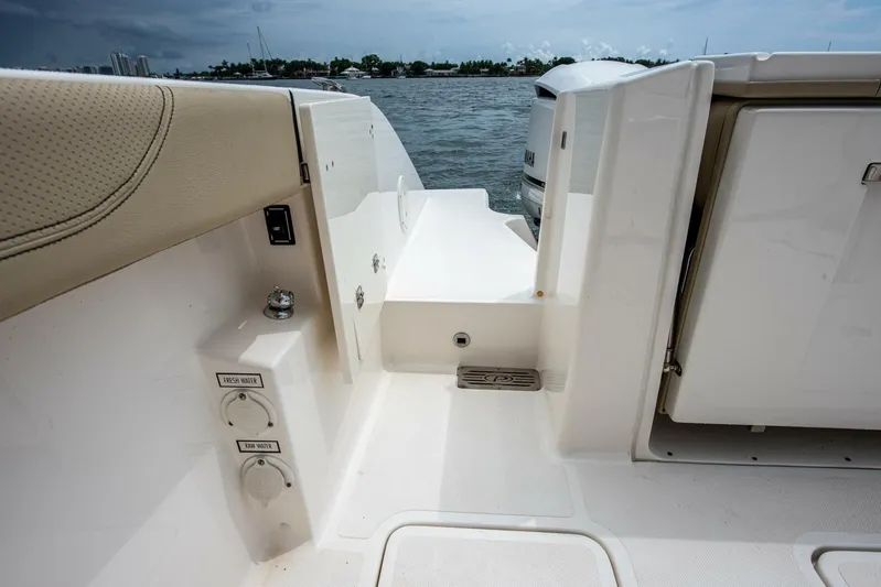 Southern Pass Yacht Photos Pics 2019 Pursuit S 328 Sport - Image 34