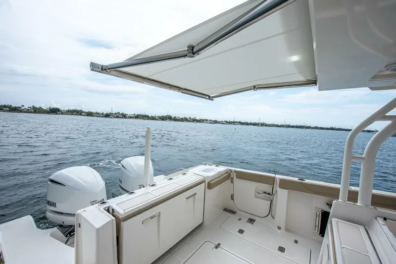 Southern Pass Yacht Photos Pics 2019 Pursuit S 328 Sport - Image 27