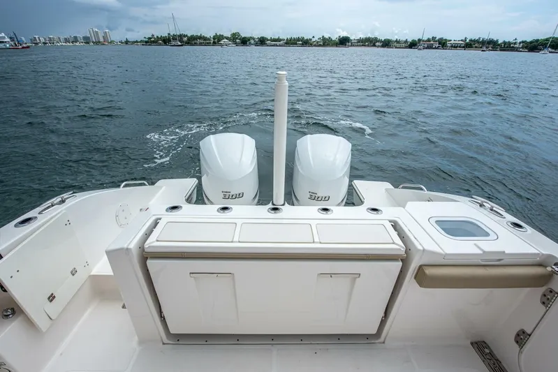 Southern Pass Yacht Photos Pics 2019 Pursuit S 328 Sport - Image 29