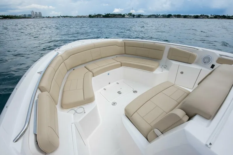 Southern Pass Yacht Photos Pics 2019 Pursuit S 328 Sport - Image 9