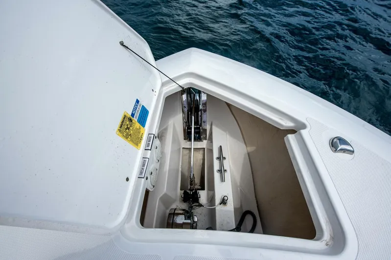 Southern Pass Yacht Photos Pics 2019 Pursuit S 328 Sport - Image 12