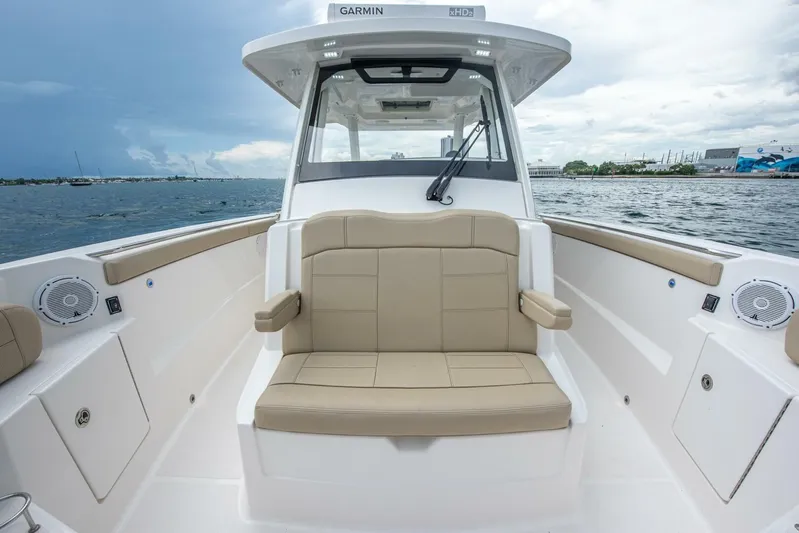 Southern Pass Yacht Photos Pics 2019 Pursuit S 328 Sport - Image 15