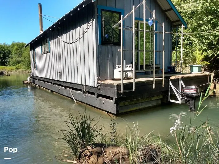  Yacht Photos Pics 1999 Custom Houseboat for sale in Mount Vernon, WA