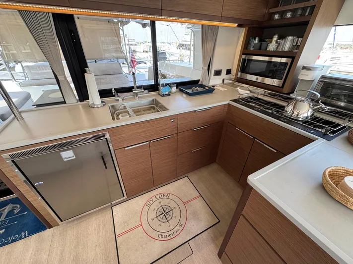 Eden Yacht Photos Pics 