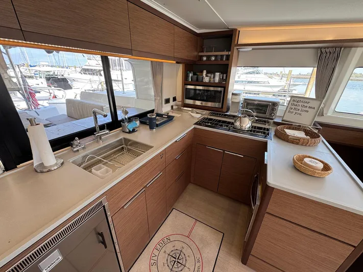 Eden Yacht Photos Pics 