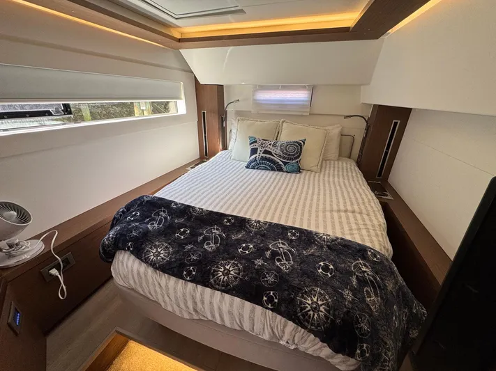 Eden Yacht Photos Pics 