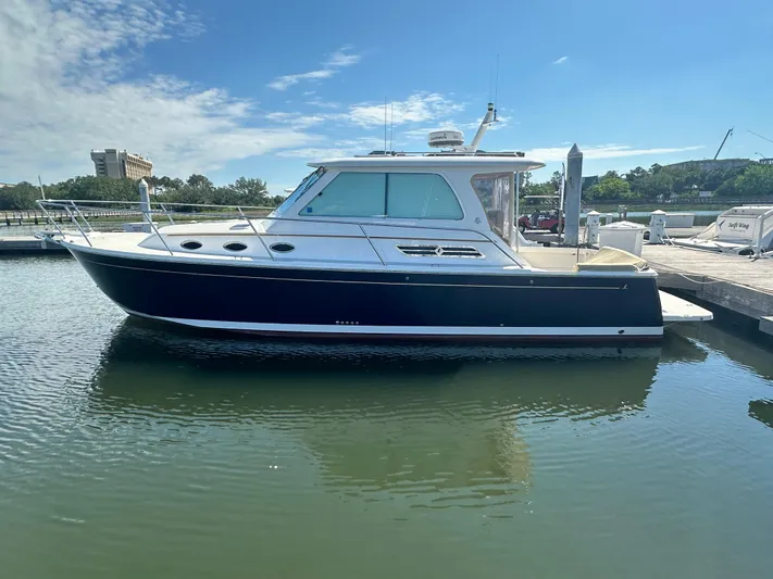 Reveille Yacht Photos Pics 