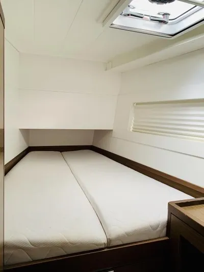 Unicorn Yacht Photos Pics 2019 Lagoon 40 yacht cabin with double bed, skylight, and modern interior design.