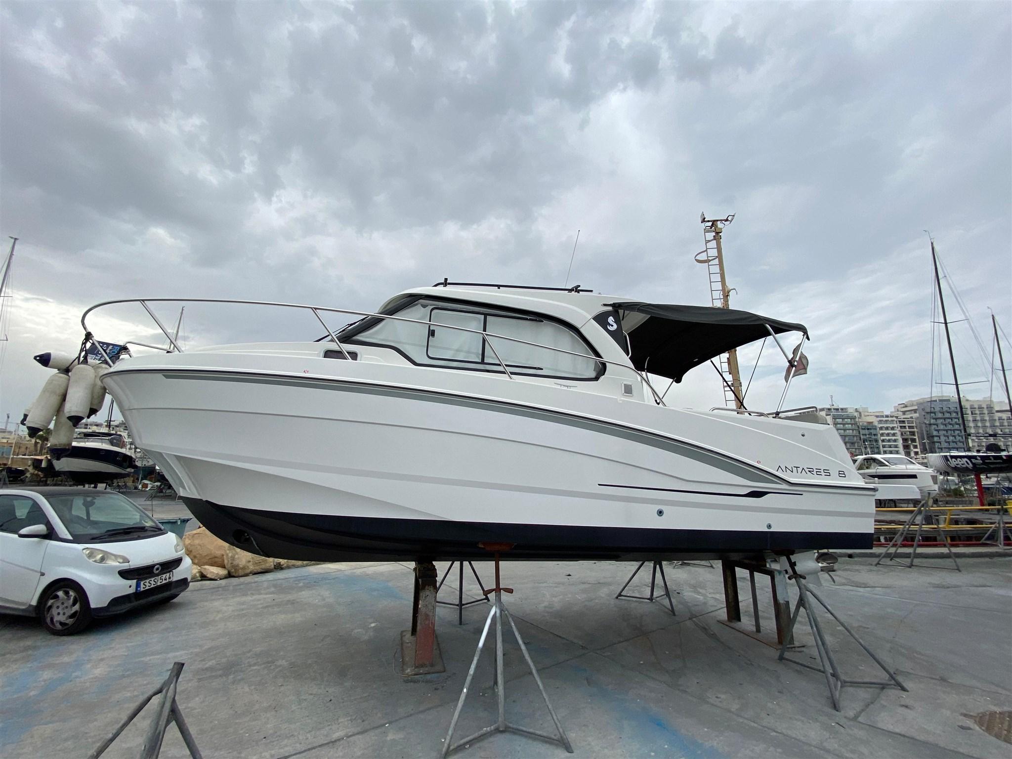 Beneteau Antares 8