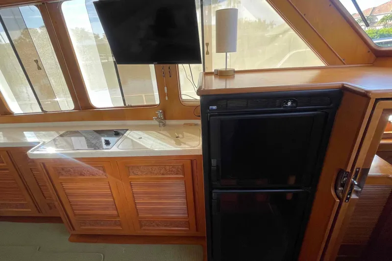 Free Ride Yacht Photos Pics Interior of 2002 President Trawler with kitchenette, sink, stove, and refrigerator.
