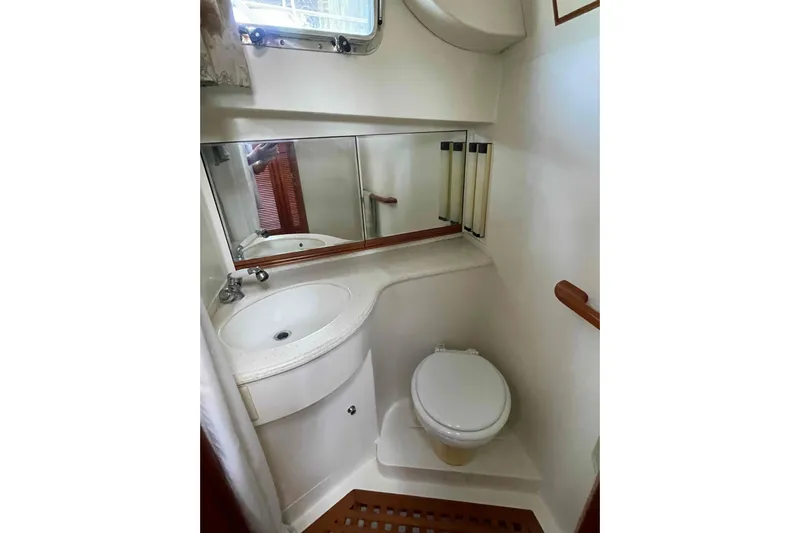 Free Ride Yacht Photos Pics Compact bathroom in 2002 President Trawler with sink, toilet, and mirror.