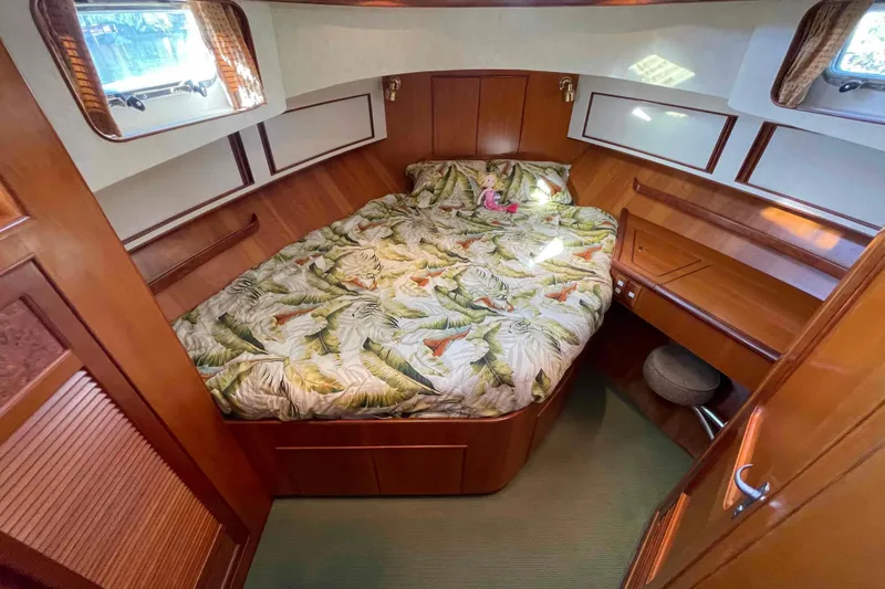 Free Ride Yacht Photos Pics Cozy bedroom in 2002 President Trawler with tropical bedding and wooden interior.