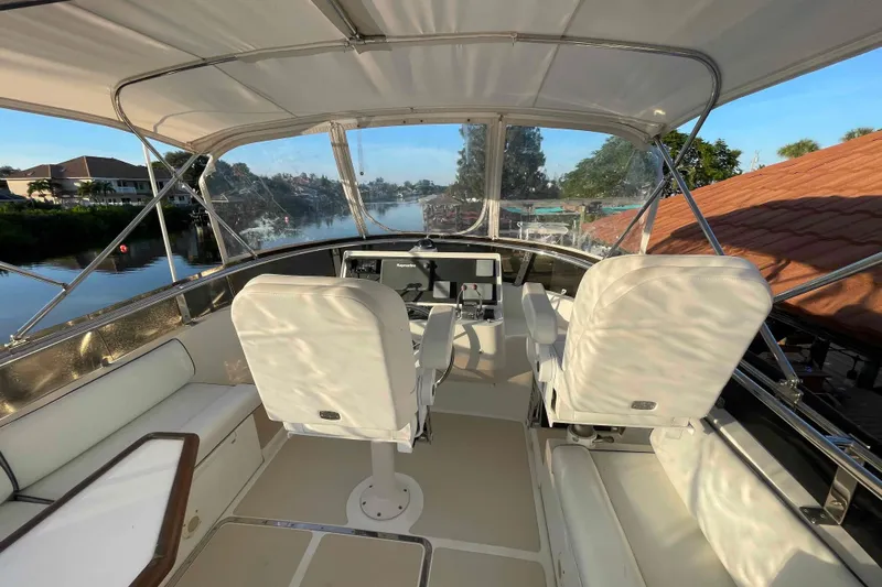 Free Ride Yacht Photos Pics 2002 President Trawler helm with white seating, overlooking serene waterfront view.