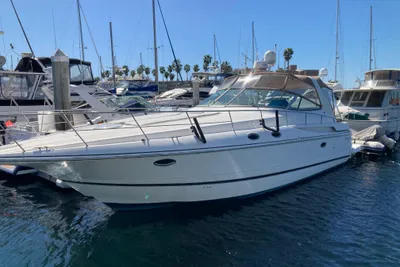 Cruisers Yachts 3870 Esprit