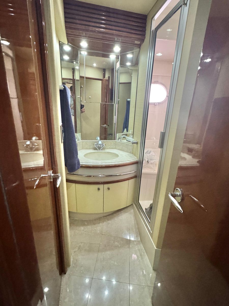 2006 Marquis 64 