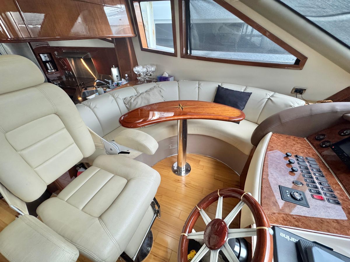 2006 Marquis 64 