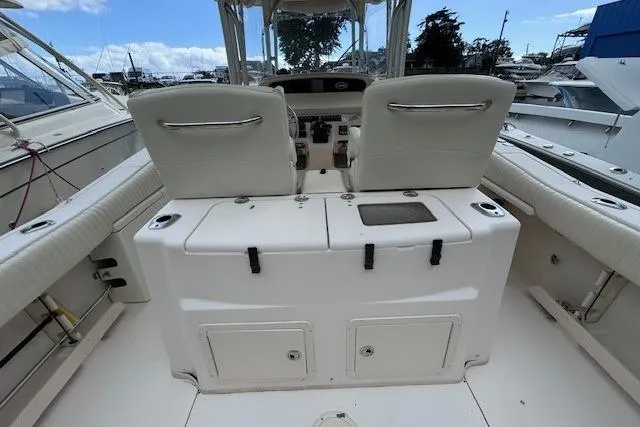  Yacht Photos Pics 2011 Grady-White Canyon 306 boat interior with dual seats and control panel.