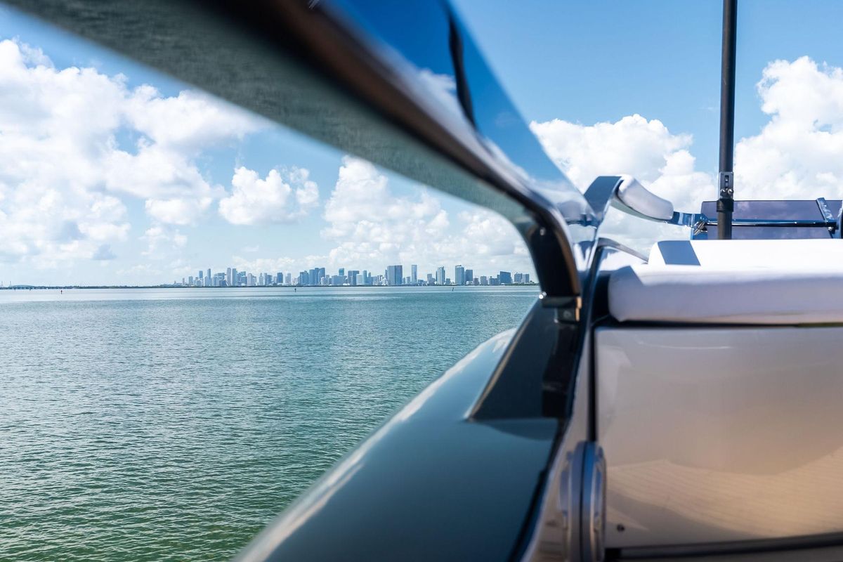 2023 Riva 76 