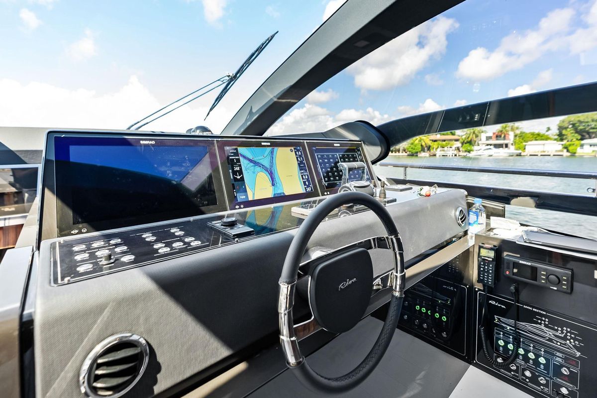 2023 Riva 76 