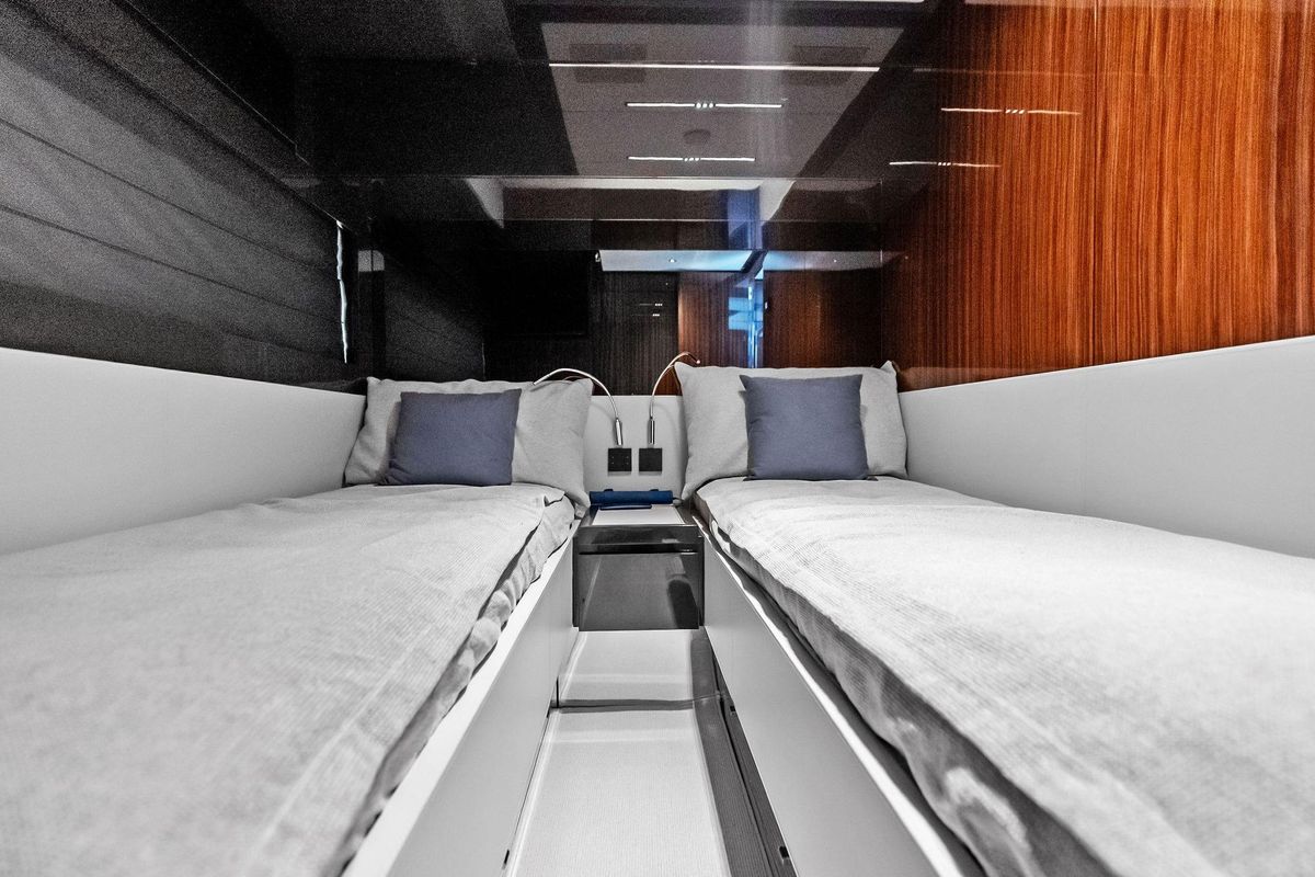 2023 Riva 76 