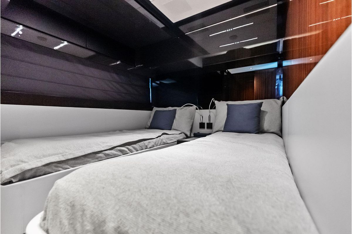 2023 Riva 76 