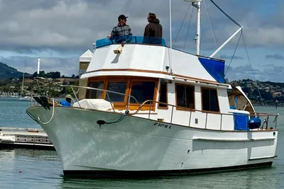 CHB 34 Tri Cabin