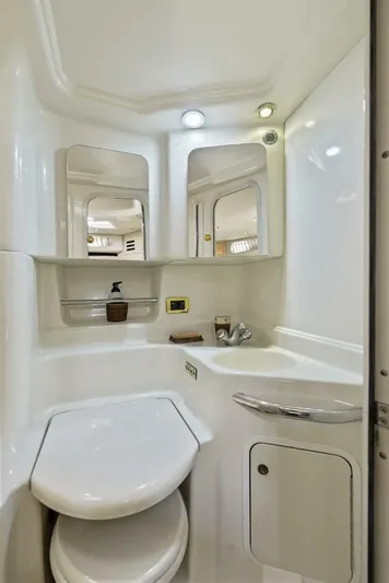  Yacht Photos Pics 2001 Sea Ray 380 Sundancer - Image 25