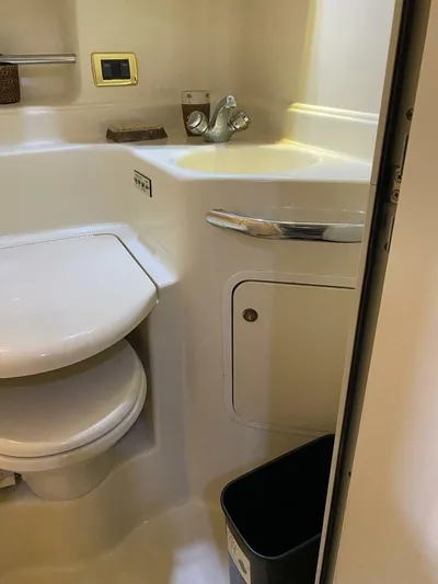  Yacht Photos Pics 2001 Sea Ray 380 Sundancer - Image 28