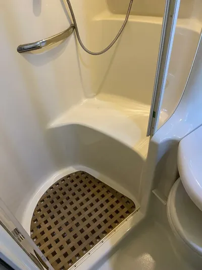  Yacht Photos Pics 2001 Sea Ray 380 Sundancer - Image 27