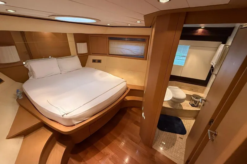  Yacht Photos Pics Luxurious bedroom and bathroom interior of 2008 Evo Marine Deauville 76 yacht.