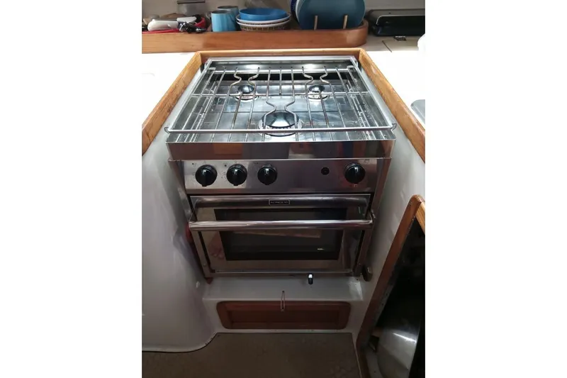 Mandala Yacht Photos Pics Stainless steel stove and oven in 2002 Catalina 42 MkII yacht kitchen.