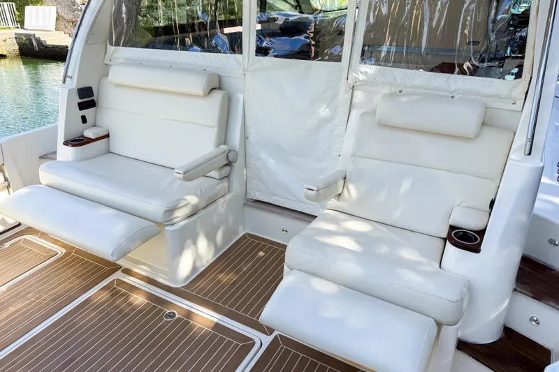 Yacht Photos Pics Luxurious seating on 2021 Hinckley Sport Boats 40x, featuring white leather and wooden flooring.