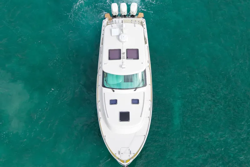  Yacht Photos Pics Top view of 2021 Hinckley Sport Boats 40x on clear turquoise water.