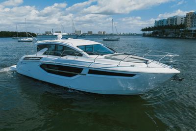 Cruisers Yachts 42 Cantius