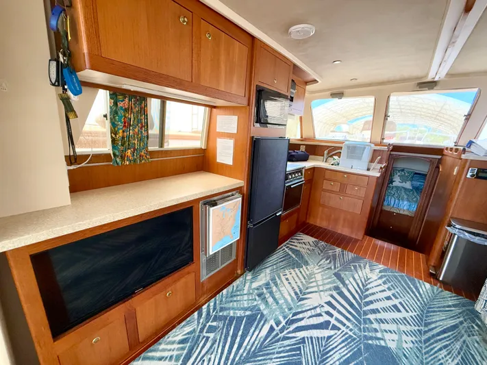 Val Halla Yacht Photos Pics 