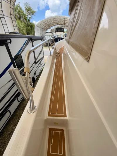 Val Halla Yacht Photos Pics 